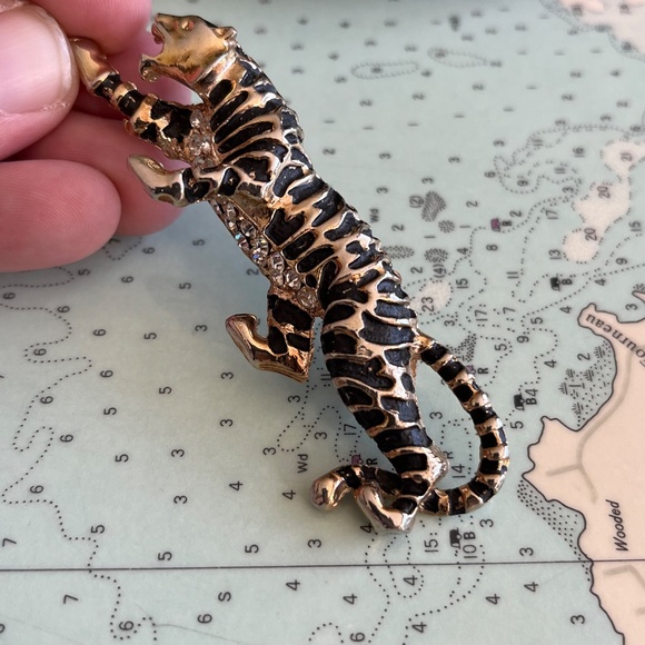Vintage Gold Tiger Brooch with Rhinestones - Picture 3 of 4